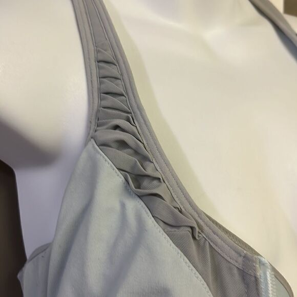 Knockout by Victoria Sport Pale Green/Gray Double Closure Razorback Bra-34C - Picture 11 of 16